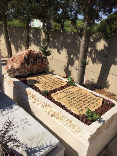 מצבות אבן טבעית