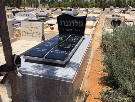 מצבות מעוצבות